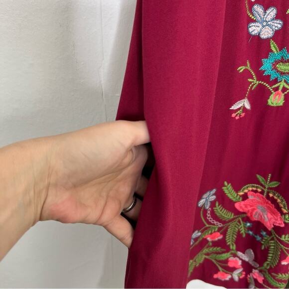 The Impeccable Pig Red Floral Embroidered V-Neck Shift Dress Size Medium - Picture 7 of 13